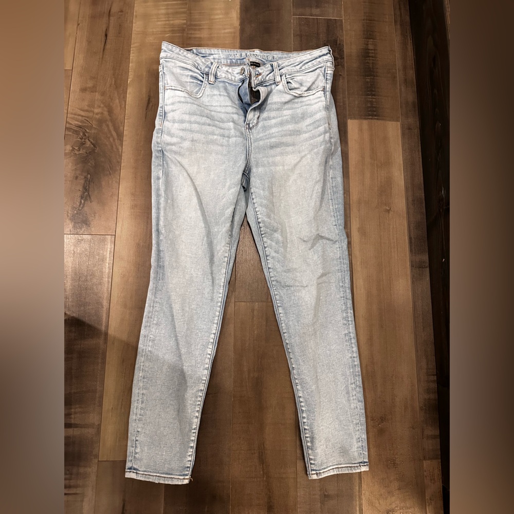 Light wash stretchy skinny jeans American eagle
